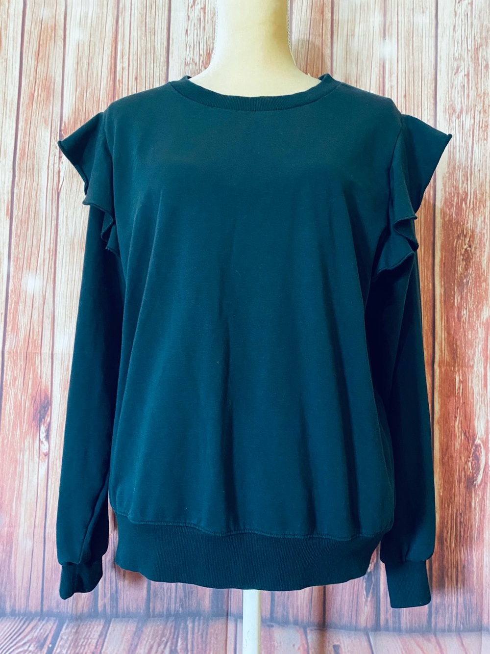 Women’s XL Sweater The Drop Black Medium Weight Ruffle along Sleeves Soft